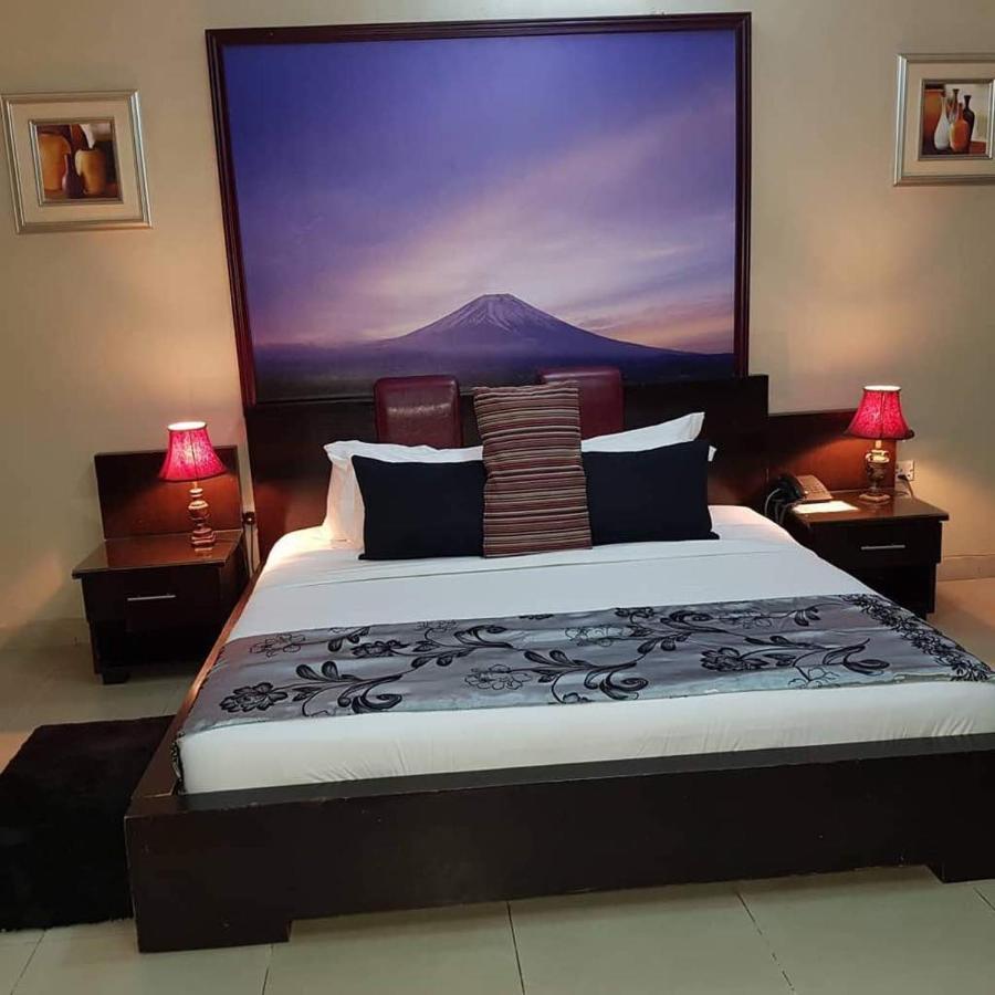 Apartment Royale Hotel & Suite ลากอส ภายนอก รูปภาพ