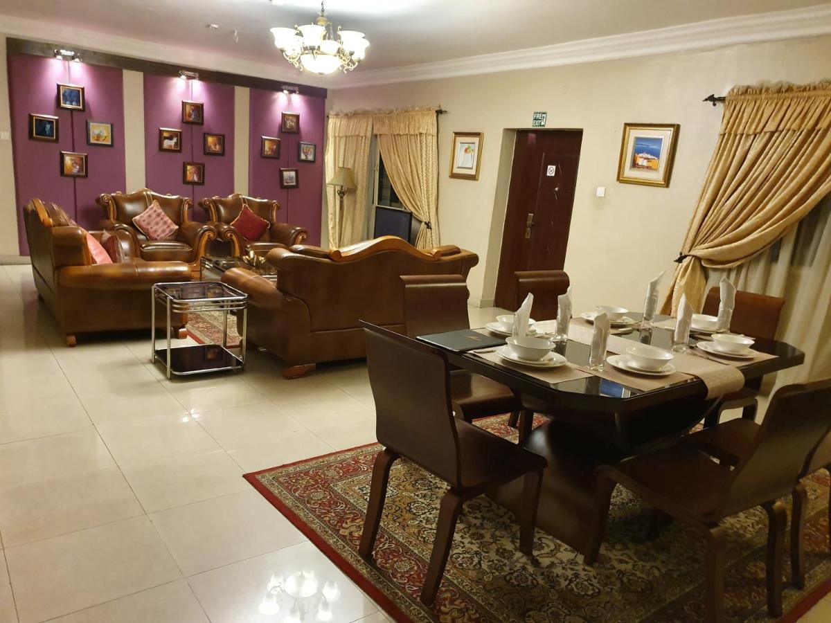 Apartment Royale Hotel & Suite ลากอส ภายนอก รูปภาพ