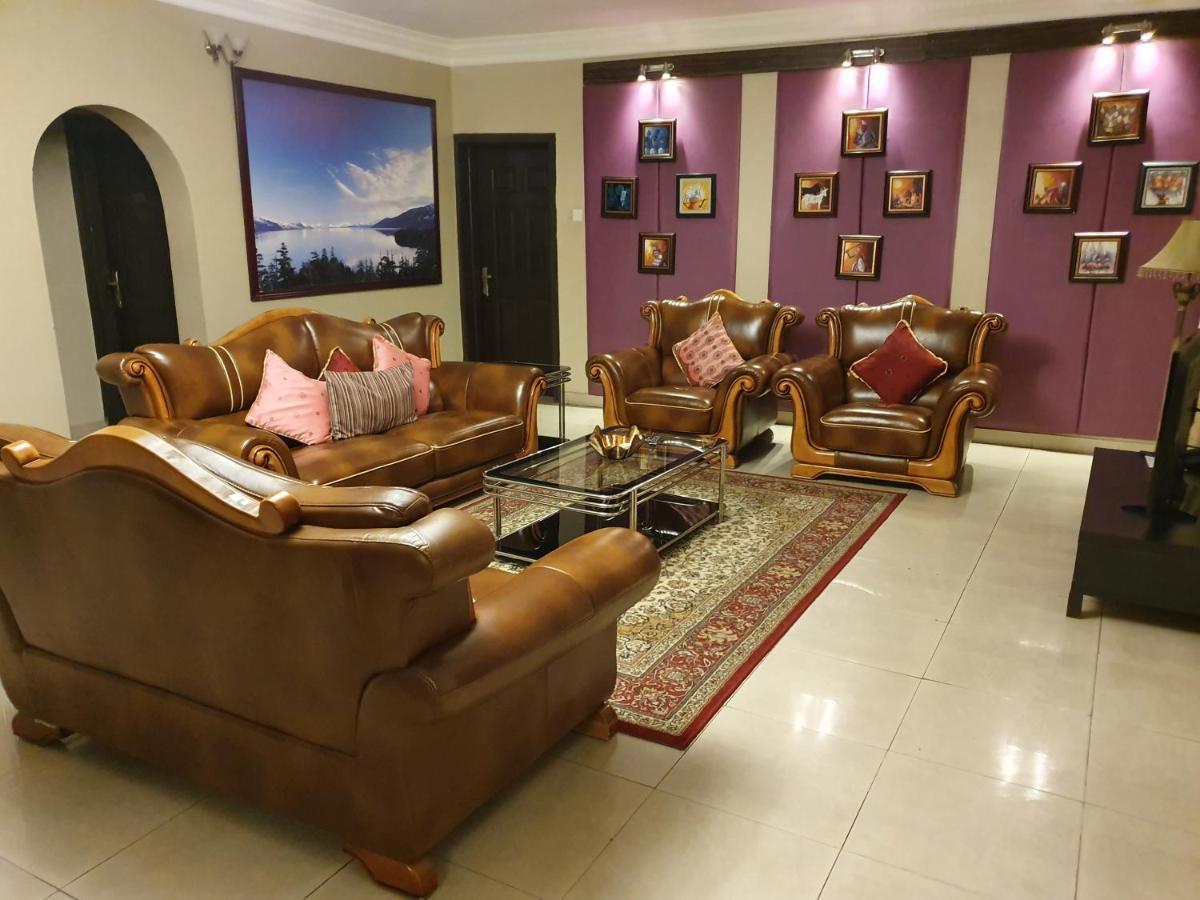 Apartment Royale Hotel & Suite ลากอส ภายนอก รูปภาพ