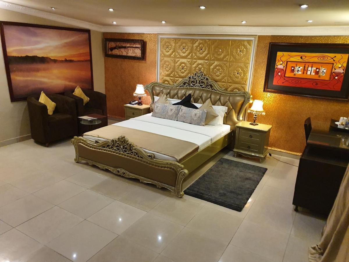 Apartment Royale Hotel & Suite ลากอส ภายนอก รูปภาพ