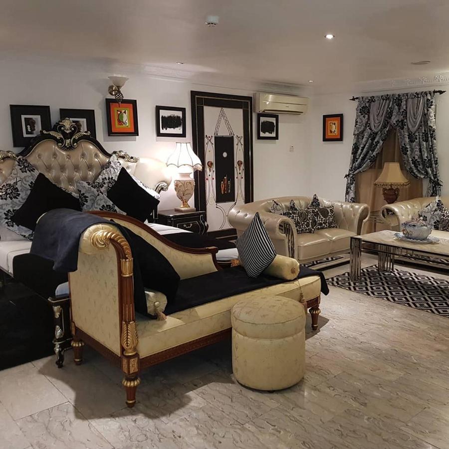 Apartment Royale Hotel & Suite ลากอส ภายนอก รูปภาพ