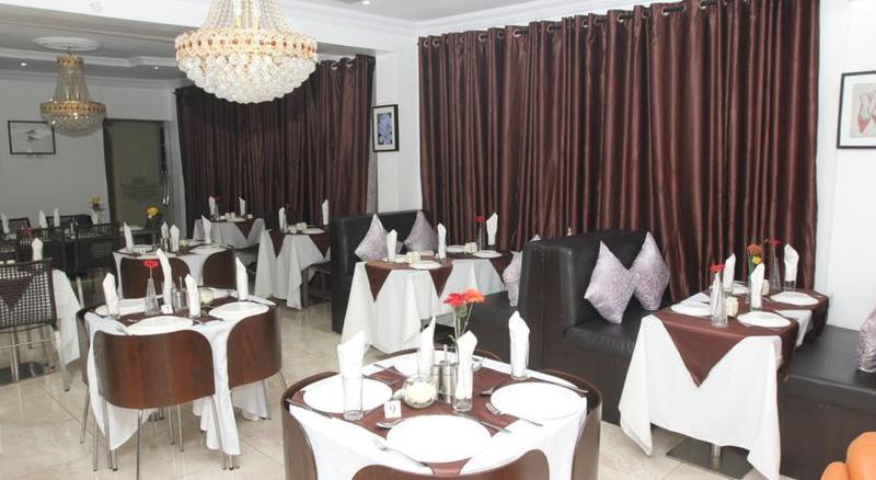 Apartment Royale Hotel & Suite ลากอส ภายนอก รูปภาพ