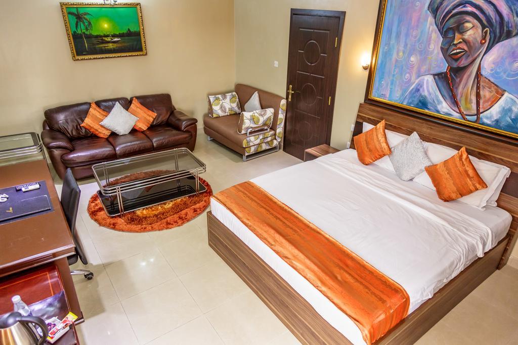 Apartment Royale Hotel & Suite ลากอส ภายนอก รูปภาพ