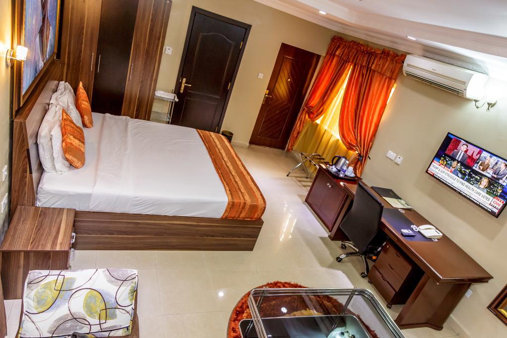 Apartment Royale Hotel & Suite ลากอส ภายนอก รูปภาพ