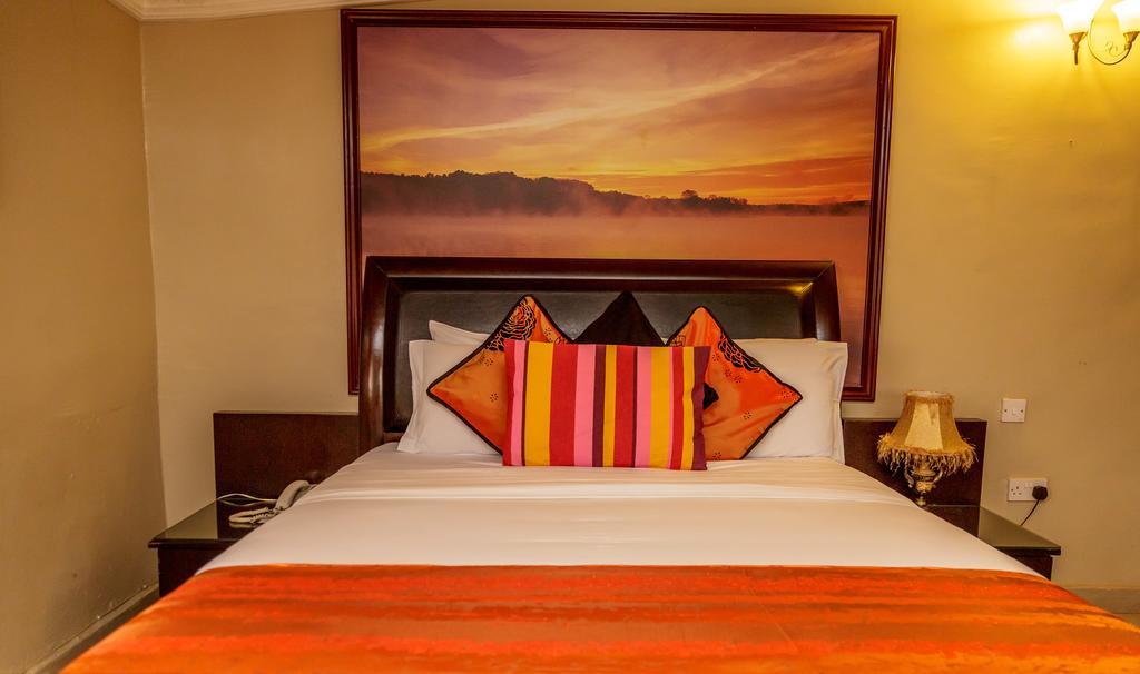 Apartment Royale Hotel & Suite ลากอส ภายนอก รูปภาพ