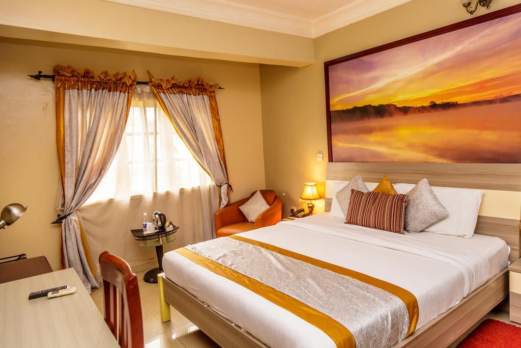 Apartment Royale Hotel & Suite ลากอส ภายนอก รูปภาพ